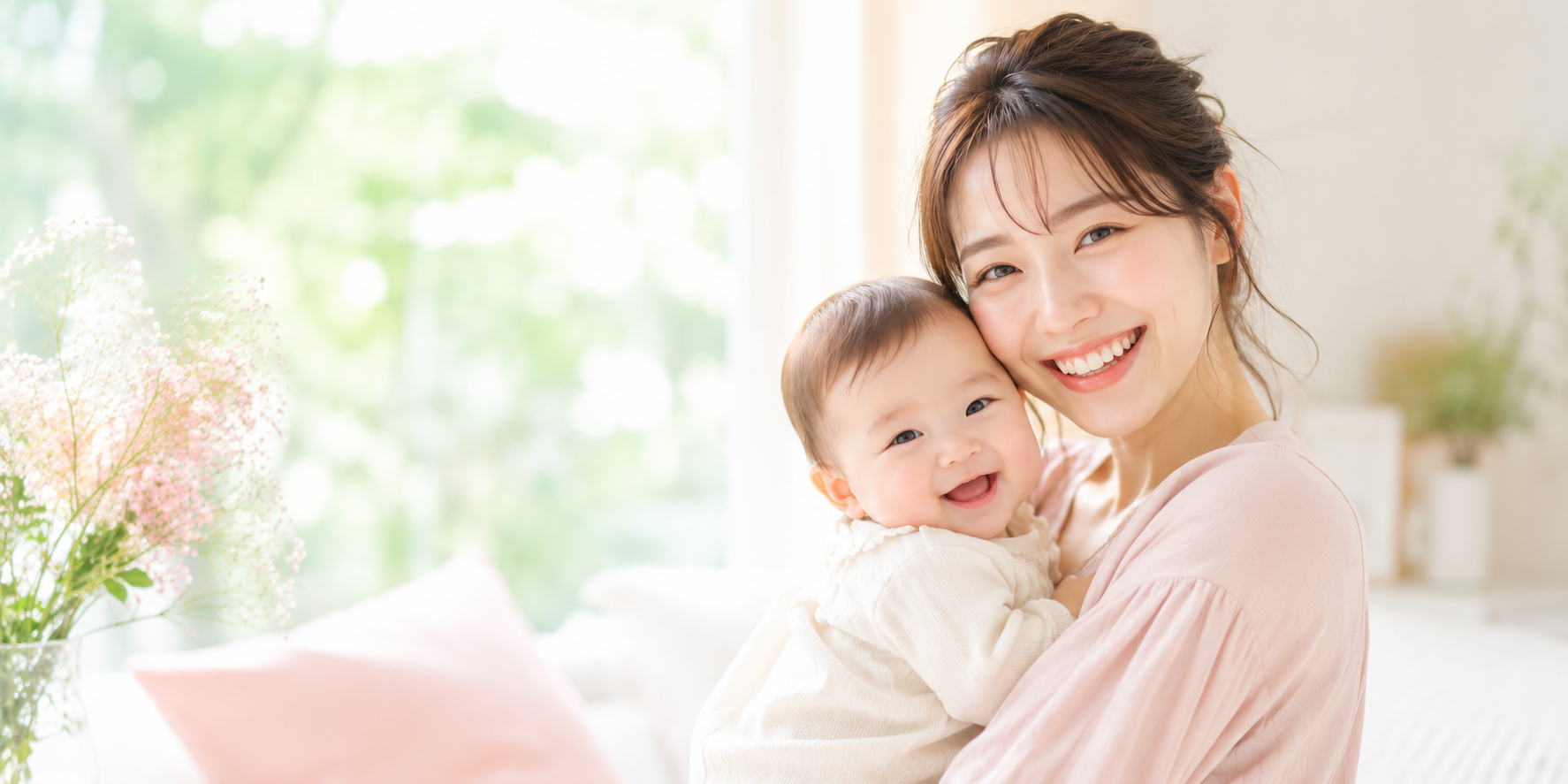 赤ちゃんを抱くお母さん